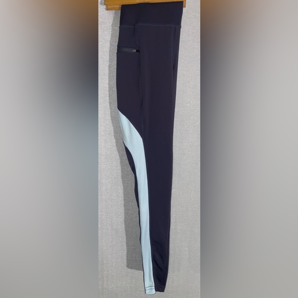 Woman’s Reflective Sporty Leggings